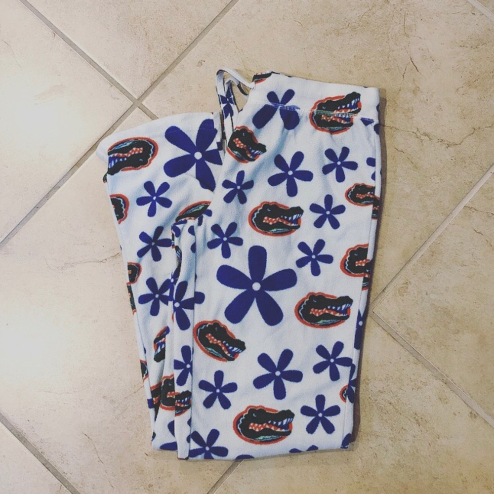 University Team Floral Print Leggings in White and Blue